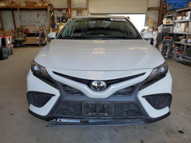 4T1G11AK0PU166437 - 2023 TOYOTA CAMRY SE NIGHT SHADE WHITE photo 5