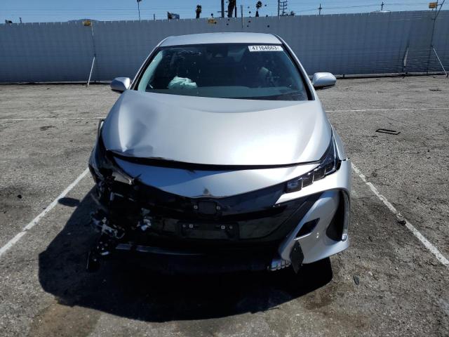 JTDKARFP6J3070651 - 2018 TOYOTA PRIUS PRIM 银色 照片 5