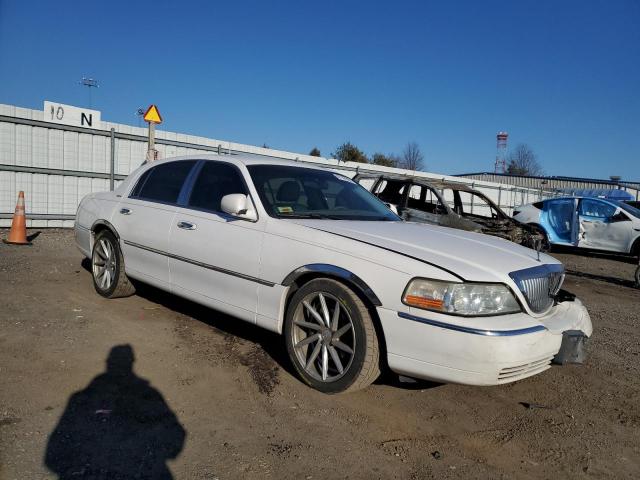 1LNHM81W53Y629716 - 2003 LINCOLN TOWN CAR EXECUTIVE Weiß Foto 4