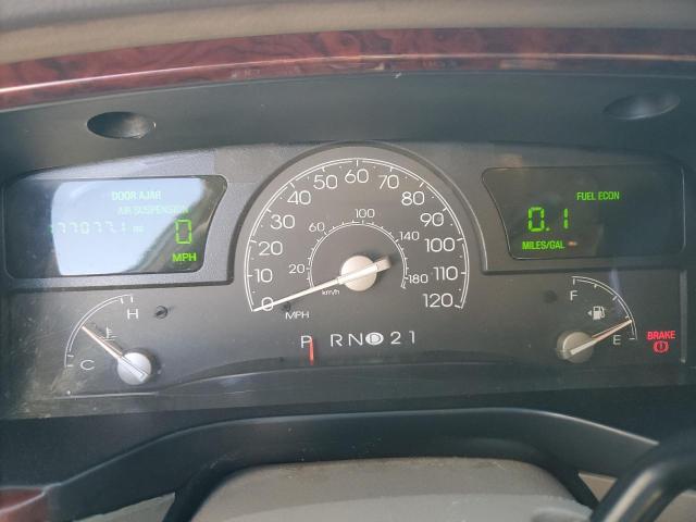 1LNHM81W53Y629716 - 2003 LINCOLN TOWN CAR EXECUTIVE Weiß Foto 9