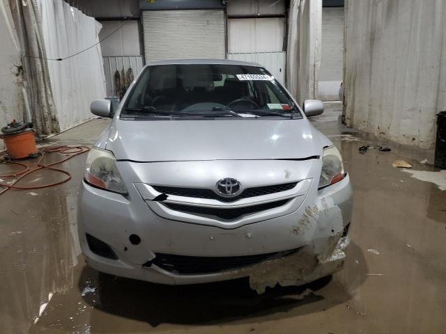 JTDBT923571147608 - 2007 TOYOTA YARIS SILVER photo 5