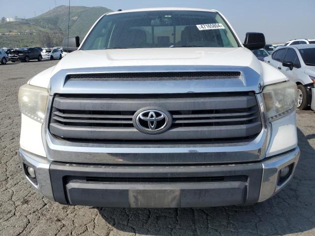 5TFRY5F18FX185928 - 2015 TOYOTA TUNDRA DOUBLE CAB SR/SR5 WHITE photo 5