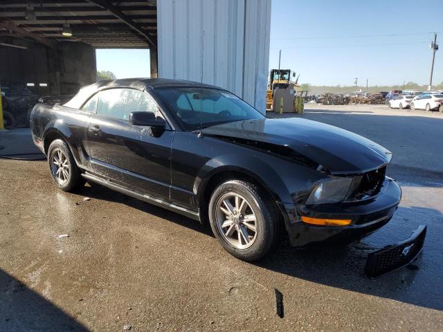 1ZVFT84N955252522 - 2005 FORD MUSTANG BLACK photo 4