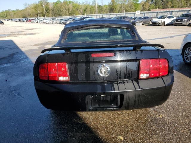 1ZVFT84N955252522 - 2005 FORD MUSTANG BLACK photo 6