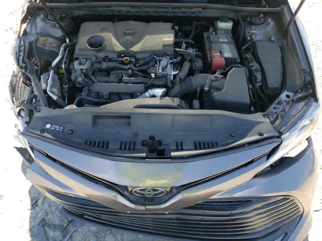 4T1B11HK4JU598004 - 2018 TOYOTA CAMRY L GRAY photo 11