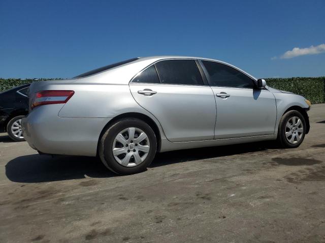 4T1BF3EK0BU712714 - 2011 TOYOTA CAMRY BASE SILVER photo 3