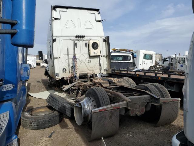 1FUJGLDR6JLJZ2494 - 2018 FREIGHTLINER CASCADIA 1 Белый фото 3