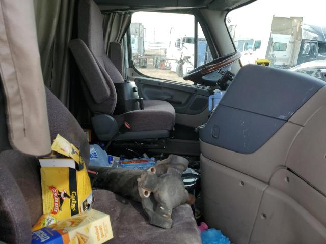 1FUJGLDR6JLJZ2494 - 2018 FREIGHTLINER CASCADIA 1 Белый фото 5