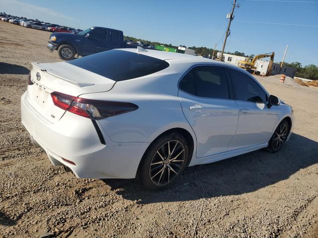 4T1G11AK2NU625321 - 2022 TOYOTA CAMRY SE WHITE photo 3