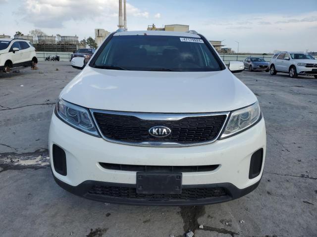 5XYKT4A74FG594226 - 2015 KIA SORENTO LX WHITE photo 5