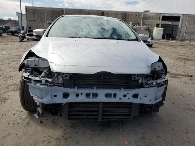 1FADP3F24EL252319 - 2014 FORD FOCUS SE SILVER photo 5