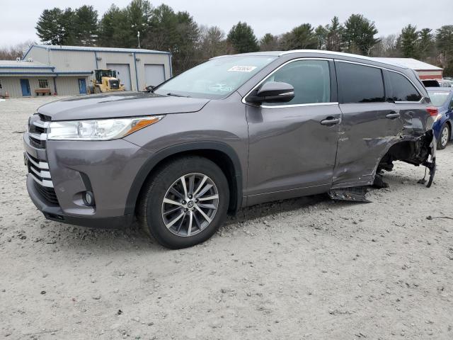 5TDJZRFH7JS555330 - 2018 TOYOTA HIGHLANDER SE GRAY photo 1