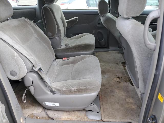 5TDZA23C85S327417 - 2005 TOYOTA SIENNA CE SILVER photo 11