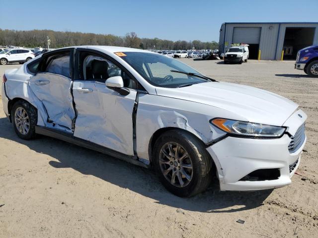 3FA6P0G70FR146082 - 2015 FORD FUSION S WHITE photo 4