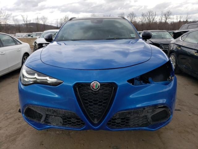 ZASPAKBN5R7D79637 - 2024 ALFA ROMEO STELVIO TI ლურჯი ფოტო 5