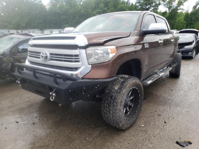 5TFGY5F15EX156859 - 2014 TOYOTA TUNDRA CREWMAX PLATINUM Braun Foto 2