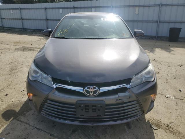 4T1BF1FK8HU428842 - 2017 TOYOTA CAMRY LE GRAY photo 5