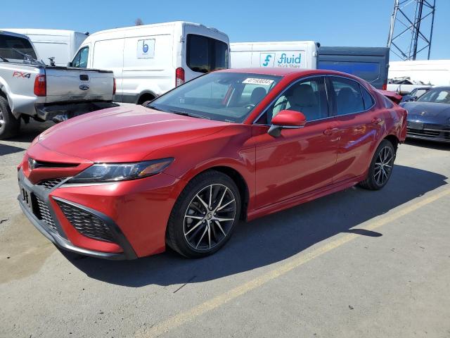 4T1G11AK6NU058532 - 2022 TOYOTA CAMRY SE RED photo 1