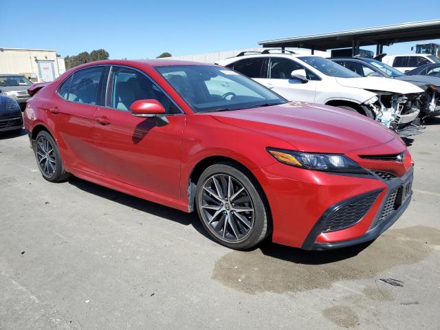 4T1G11AK6NU058532 - 2022 TOYOTA CAMRY SE RED photo 4