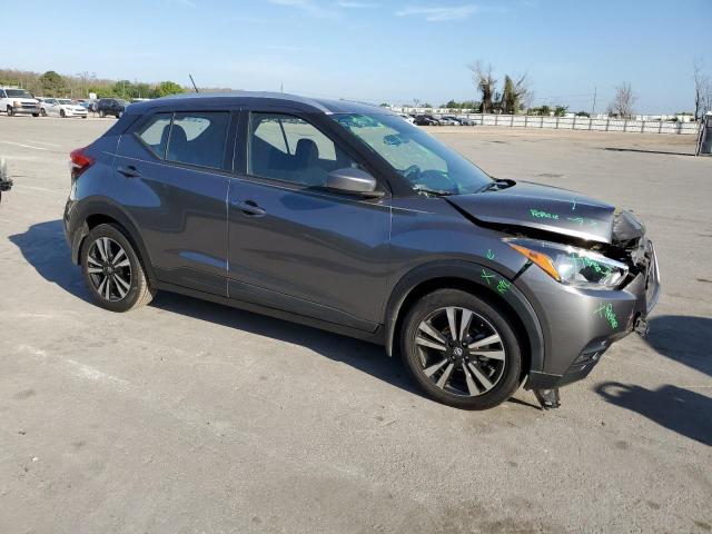 3N1CP5CU4JL545498 - 2018 NISSAN KICKS S GRAY photo 4