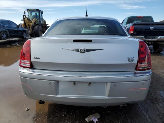 2C3LK63H38H270640 - 2008 CHRYSLER 300C SILVER photo 6