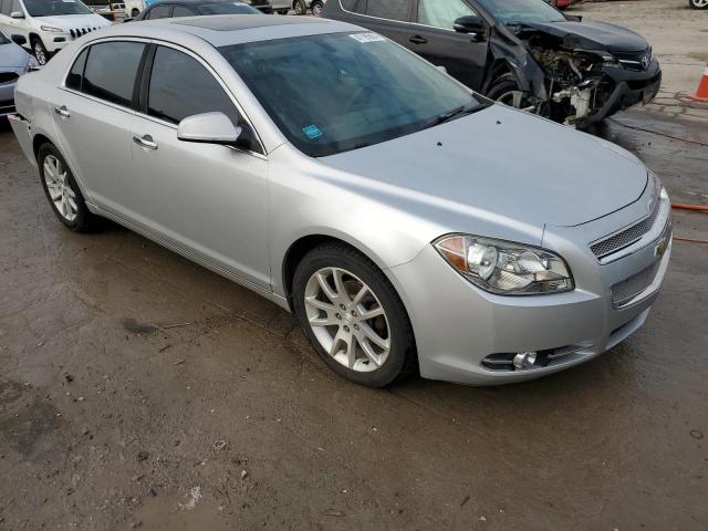 1G1ZE5E08CF197427 - 2012 CHEVROLET MALIBU LTZ ვერცხლისფერი ფოტო 4