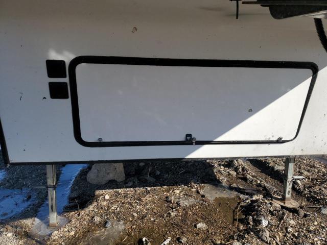 4YDF35525LZ990732 - 2020 KEYSTONE TRAILER TWO TONE photo 7