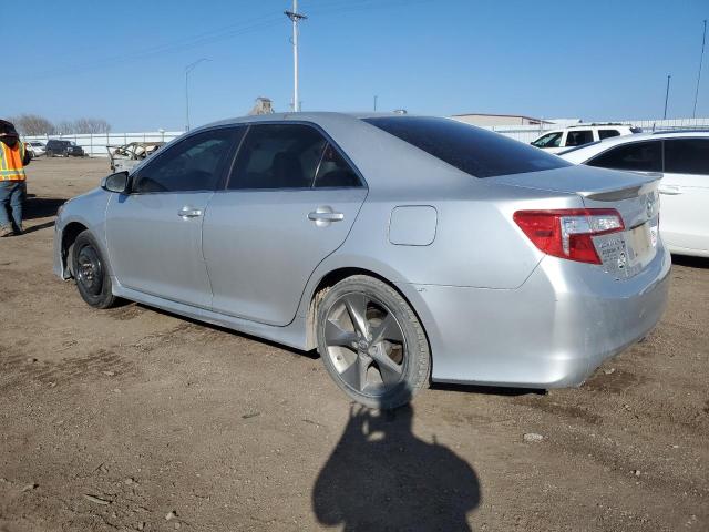 4T1BK1FK9CU010505 - 2012 TOYOTA CAMRY SE SILVER photo 2