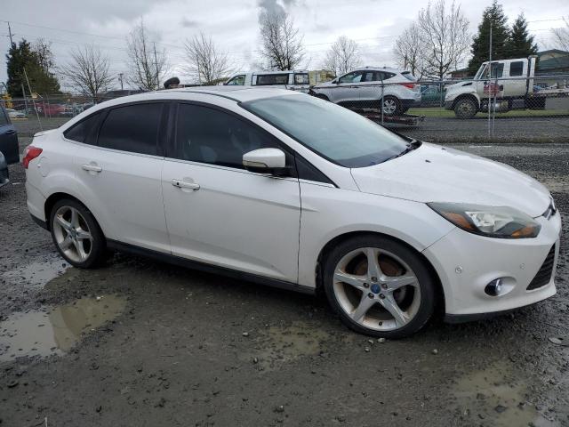 1FAHP3J20CL227147 - 2012 FORD FOCUS TITANIUM WHITE photo 4