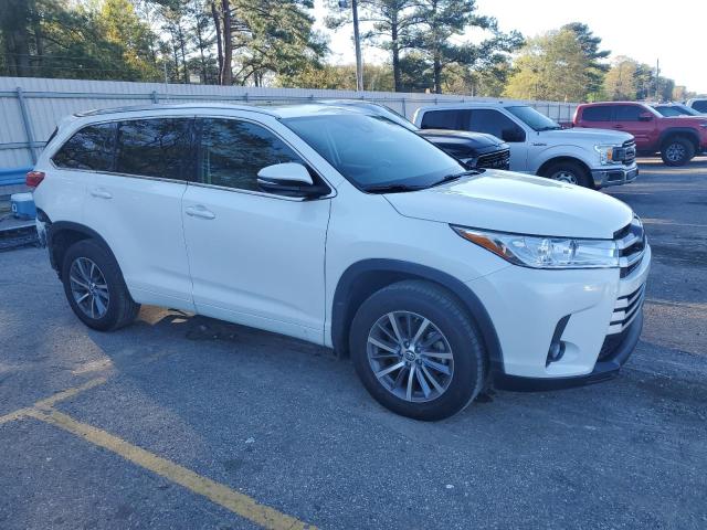 5TDJZRFH6HS439742 - 2017 TOYOTA HIGHLANDER SE WHITE photo 4