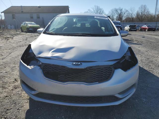 KNAFK4A67G5598015 - 2016 KIA FORTE LX SILVER photo 5