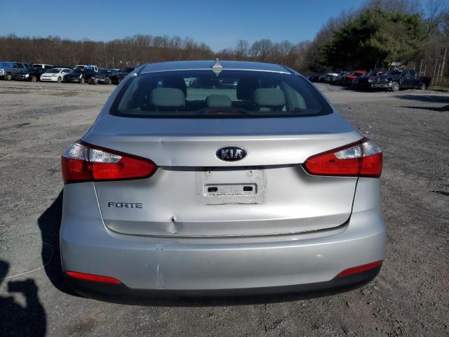 KNAFK4A67G5598015 - 2016 KIA FORTE LX SILVER photo 6