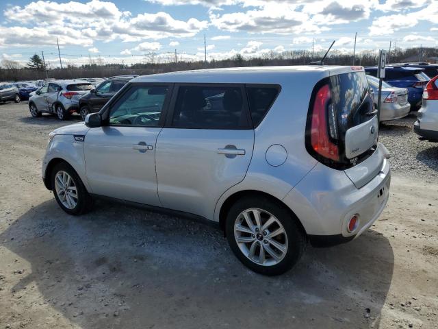 KNDJP3A5XJ7552870 - 2018 KIA SOUL + SILVER photo 2