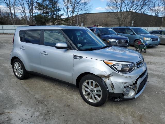 KNDJP3A5XJ7552870 - 2018 KIA SOUL + SILVER photo 4