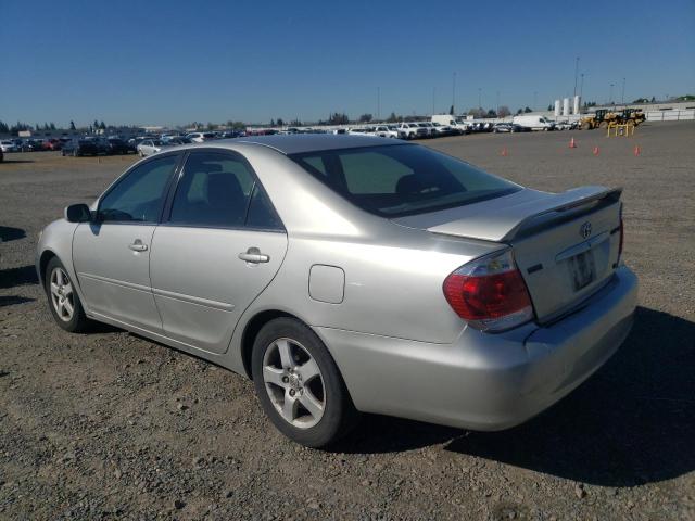 4T1BA32K44U023409 - 2004 TOYOTA CAMRY SE SILVER photo 2