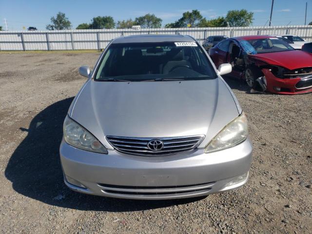 4T1BA32K44U023409 - 2004 TOYOTA CAMRY SE SILVER photo 5