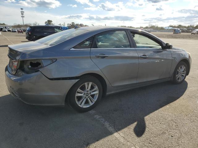 5NPEB4AC3DH573886 - 2013 HYUNDAI SONATA GLS GRAY photo 3