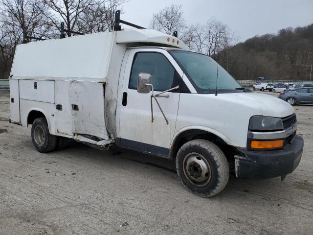 1GBJG31U951179230 - 2005 CHEVROLET EXPRESS G3 WHITE photo 4