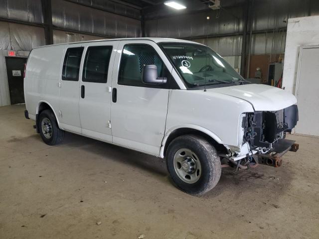 1GCWGAFG0H1170512 - 2017 CHEVROLET EXPRESS G2 WHITE photo 4