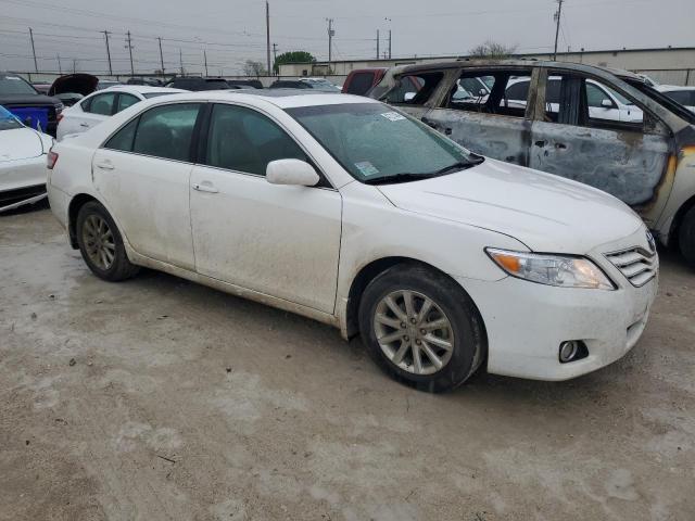 4T1BK3EK8BU618589 - 2011 TOYOTA CAMRY SE WHITE photo 4