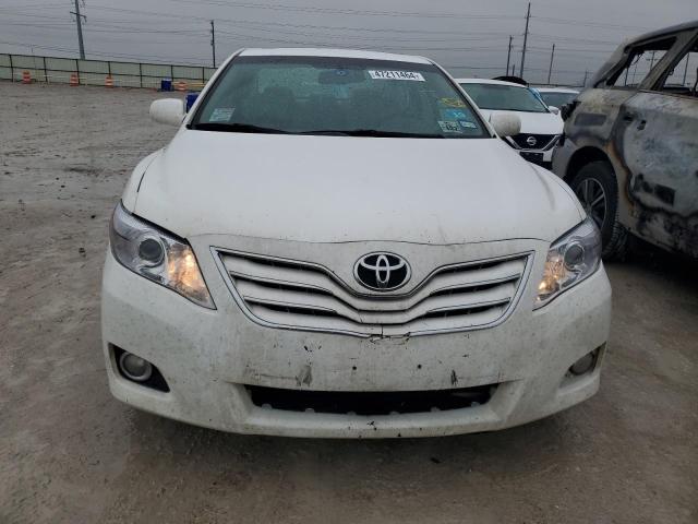 4T1BK3EK8BU618589 - 2011 TOYOTA CAMRY SE WHITE photo 5