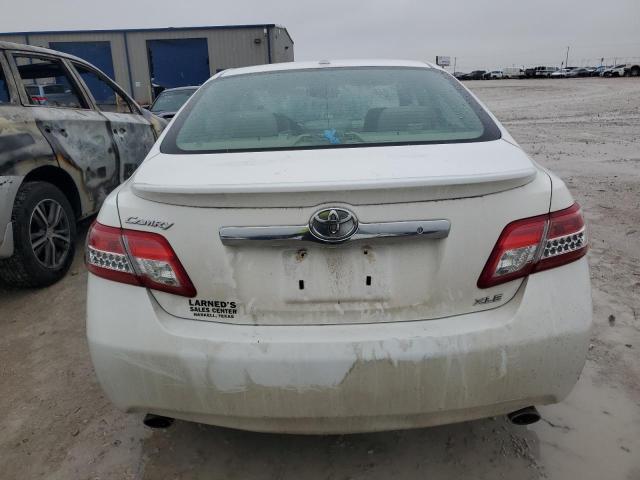 4T1BK3EK8BU618589 - 2011 TOYOTA CAMRY SE WHITE photo 6