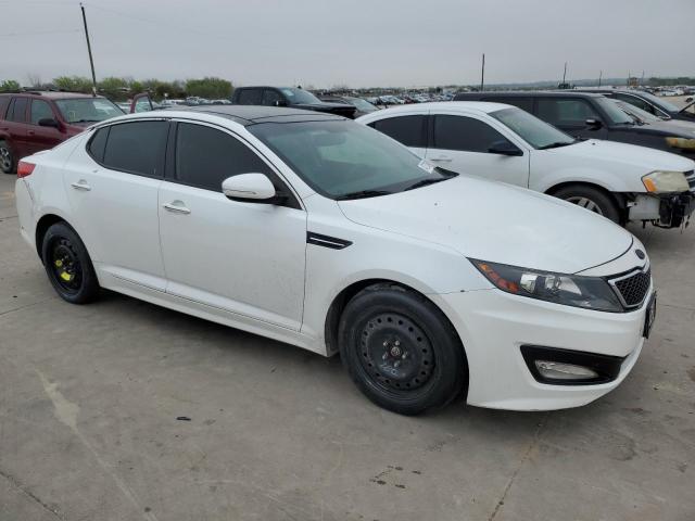 5XXGR4A63CG007946 - 2012 KIA OPTIMA SX WHITE photo 4