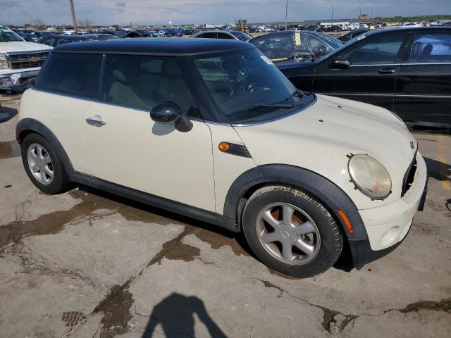 WMWMF335X9TW72830 - 2009 MINI COOPER WHITE photo 4