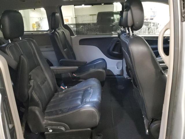 2C4RC1CG3CR395640 - 2012 CHRYSLER TOWN & COU TOURING L SILVER photo 11