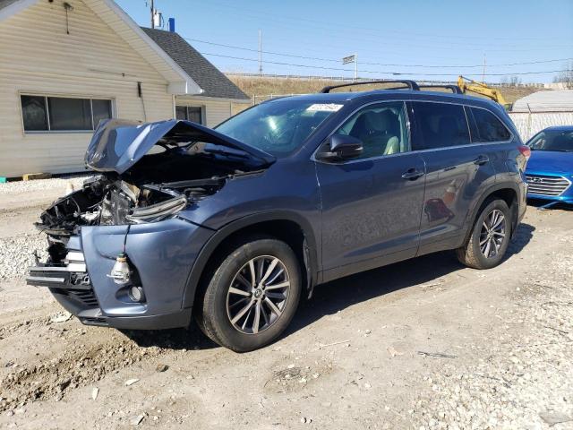 5TDJZRFH2JS492010 - 2018 TOYOTA HIGHLANDER SE GRAY photo 1