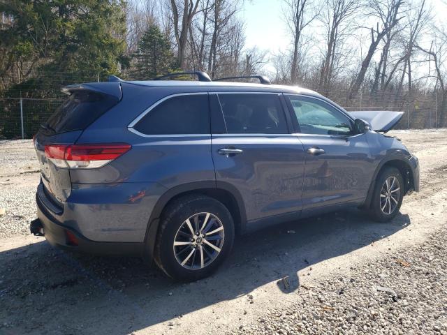 5TDJZRFH2JS492010 - 2018 TOYOTA HIGHLANDER SE GRAY photo 3