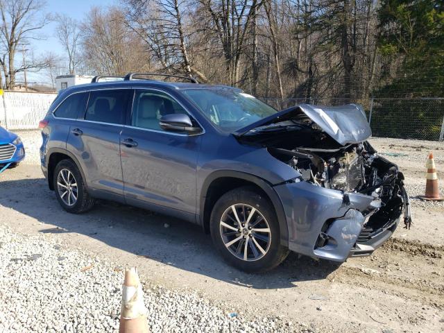 5TDJZRFH2JS492010 - 2018 TOYOTA HIGHLANDER SE GRAY photo 4