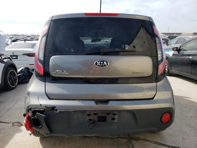 KNDJN2A29H7461198 - 2017 KIA SOUL GRAY photo 6