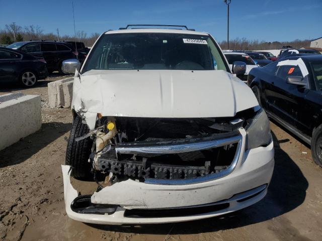 2A4RR8DG1BR801218 - 2011 CHRYSLER TOWN & COU TOURING L WHITE photo 5